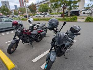 260921-コンビニ駐車場にて.jpg