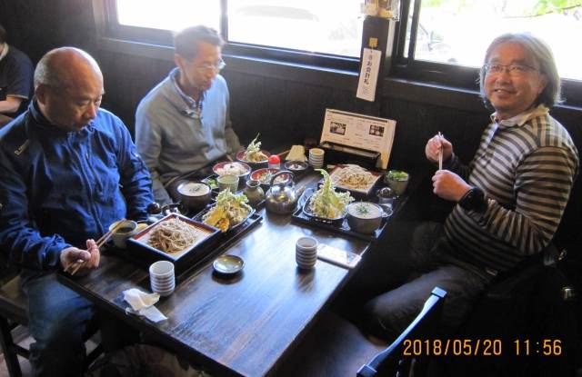 180520-そば処よしぶでの食事風景2.jpg