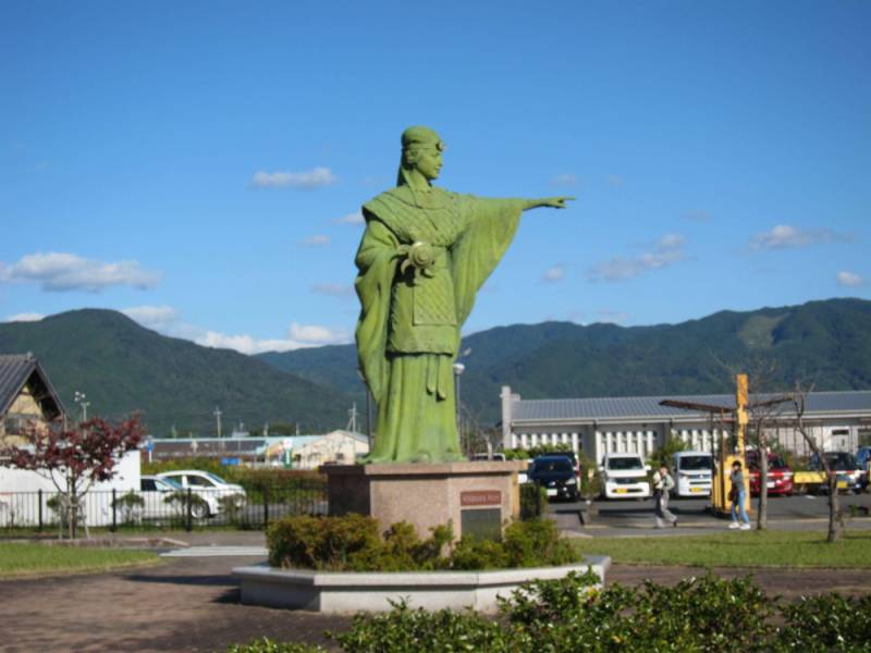 231021-卑弥呼像_神崎駅前_.jpg 231021-卑弥呼像_神崎駅前_.jpg