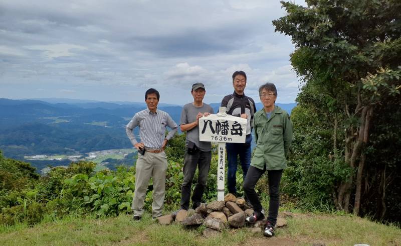 220731-八幡岳で集合写真.jpg 220731-八幡岳で集合写真.jpg