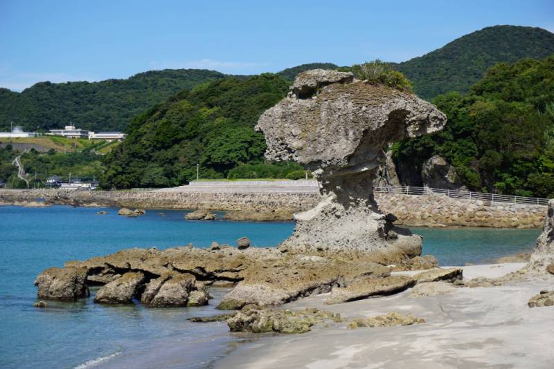 241012-リンゴ岩_傘岩_.jpg 241012-リンゴ岩_傘岩_.jpg