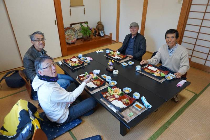 250429-5_お昼ごはん風景.jpg 250429-5_お昼ごはん風景.jpg
