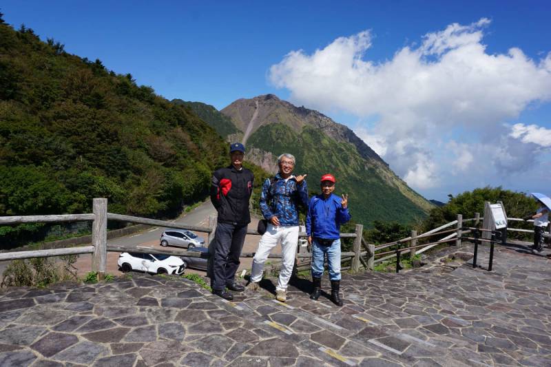 230930-平成新山をバックに.jpg 230930-平成新山をバックに.jpg