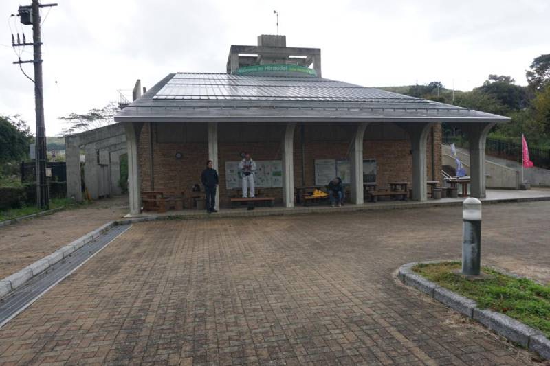 251101-平尾台自然観察センターで雨具を着用.jpg 251101-平尾台自然観察センターで雨具を着用.jpg