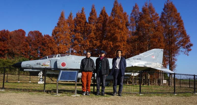231210-f4ファントムの前で.jpg 231210-f4ファントムの前で.jpg
