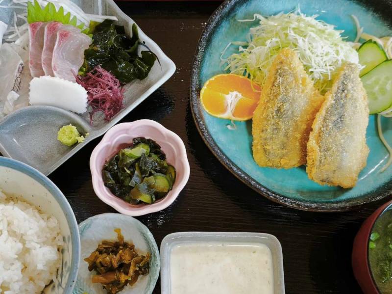 251116-アジフライと刺身の定食.jpg 251116-アジフライと刺身の定食.jpg