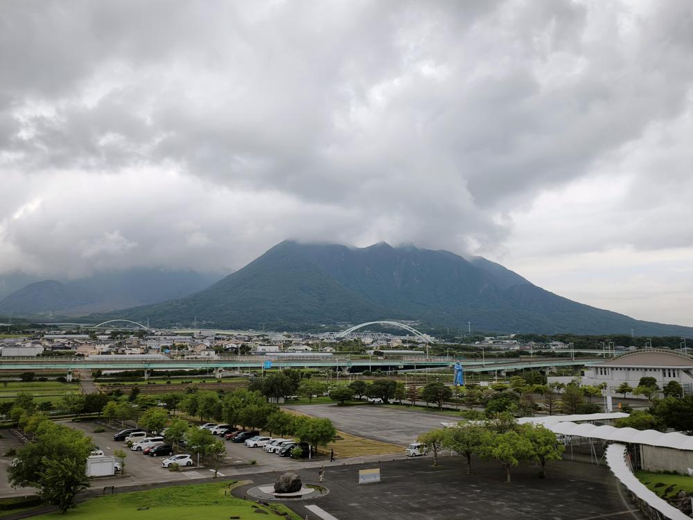 260628-がまだすドームより眉山を望む.jpg