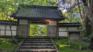 260716-中尊寺-幽玄を感じる山門.jpg 260716-中尊寺-幽玄を感じる山門.jpg